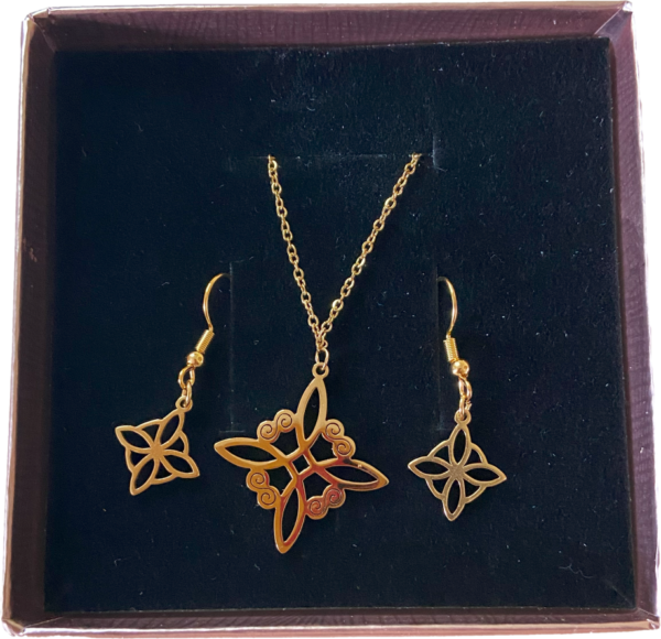 Conjunto de Colgante y Pendientes de Nudo de Bruja de Acero Dorados