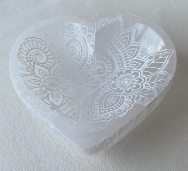 Cuenco Corazón Selenita grabado - Imagen 2
